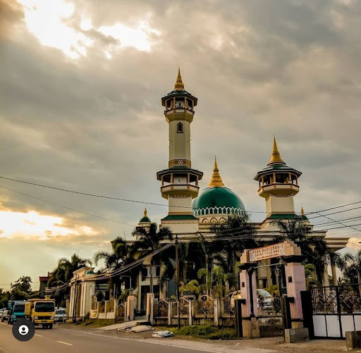 Masjid Besar Ishlahul Muslimin Sikur