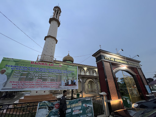 Masjid Asysyakiril Muwahidiin Jl Urip Sumoharjo Ajendam II