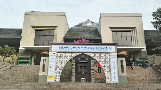 Masjid Raya Nurul Huda UNS