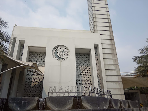Masjid Ash Shaff Emerald Bintaro