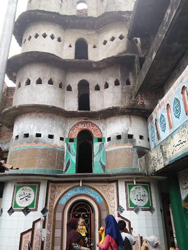 Masjid Agung Nurul Yaqin (Masjid Pintu Seribu) Tangerang