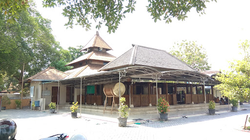 Masjid Besar Kuno Taman Kota Madiun