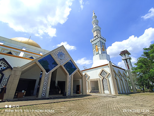 Masjid Agung Baitul Faidzin