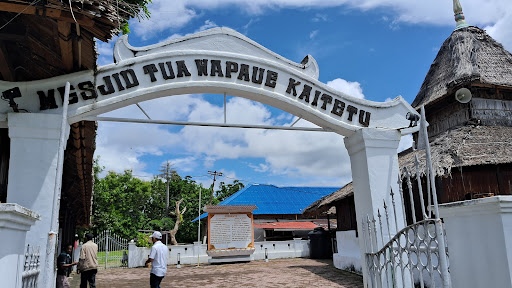 Masjid Tua Wapauwe Kaitetu