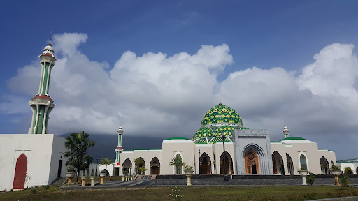 MASJID AGUNG BAITUL IZZAH NATUNA