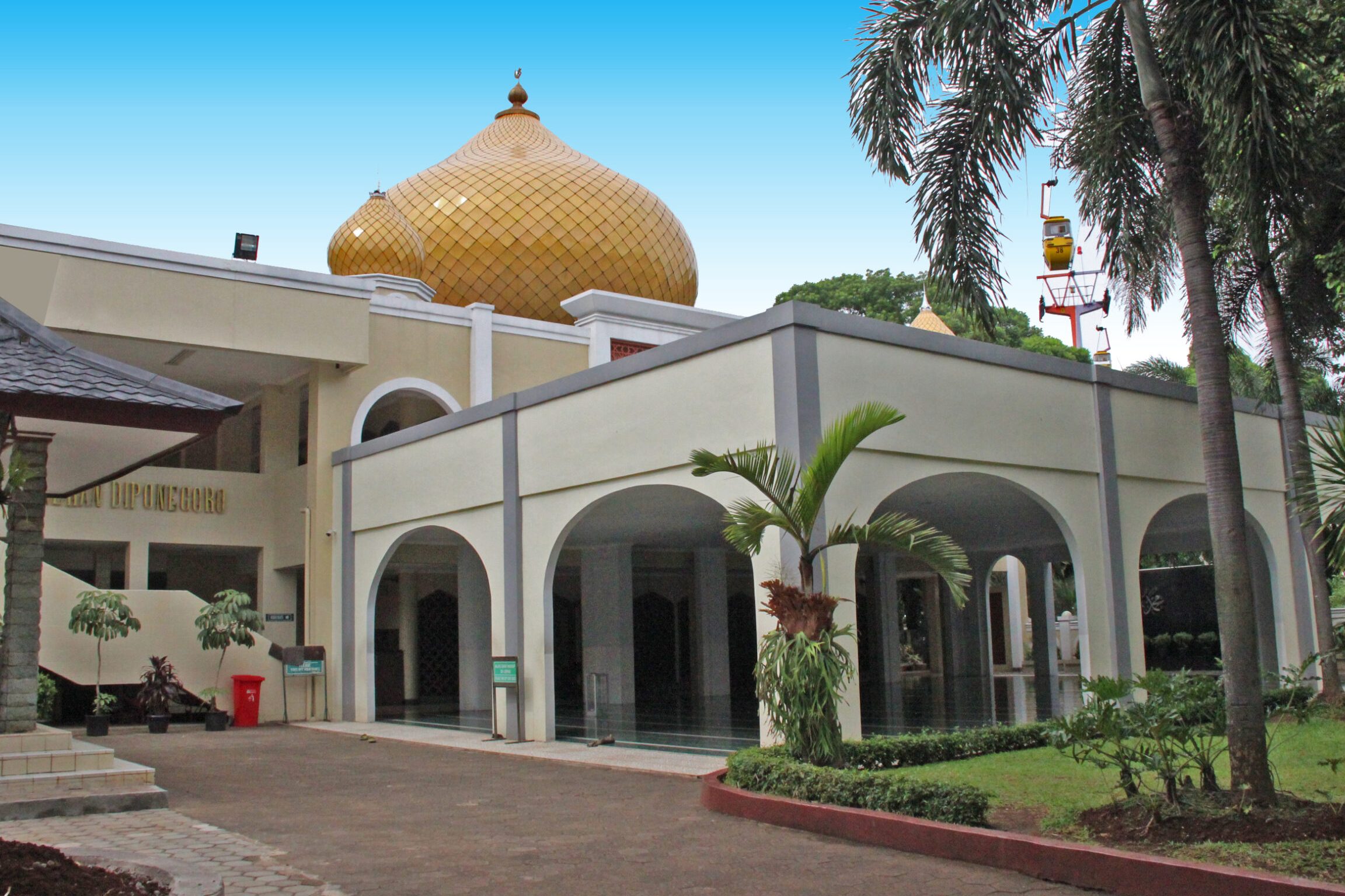 Masjid Diponegoro Karang Sari