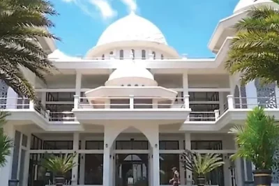 masjid putih daarusshalikhin